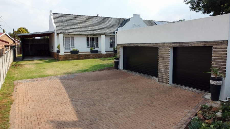 4 Bedroom Property for Sale in Van Riebeeck Park Gauteng