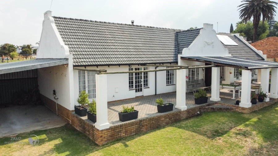 4 Bedroom Property for Sale in Van Riebeeck Park Gauteng