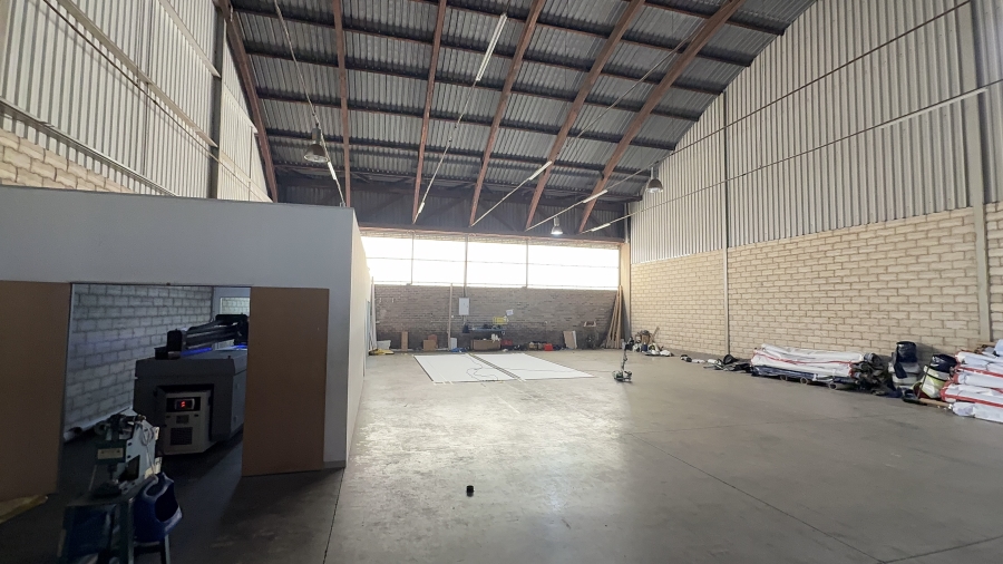 To Let commercial Property for Rent in Driehoek Gauteng