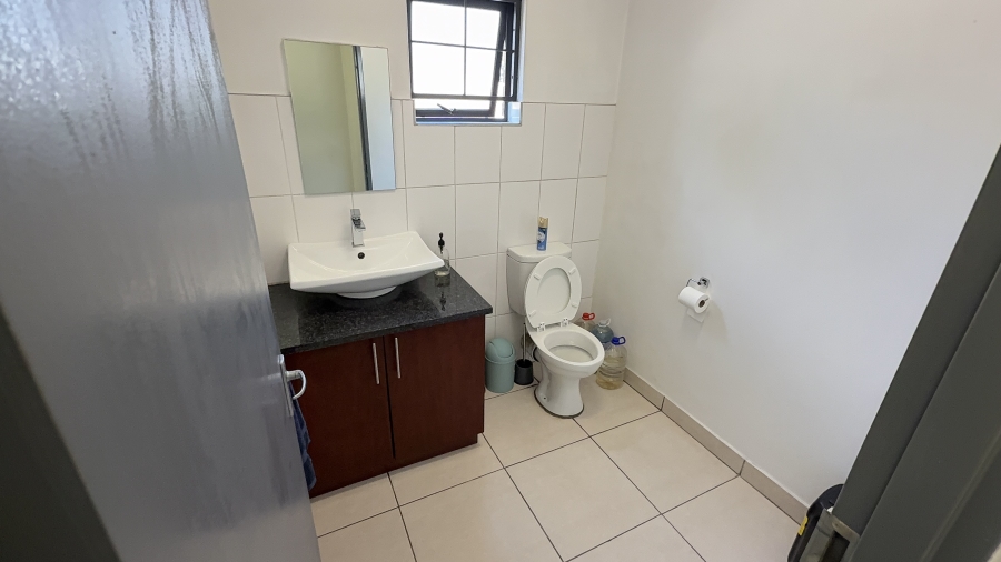 To Let commercial Property for Rent in Driehoek Gauteng