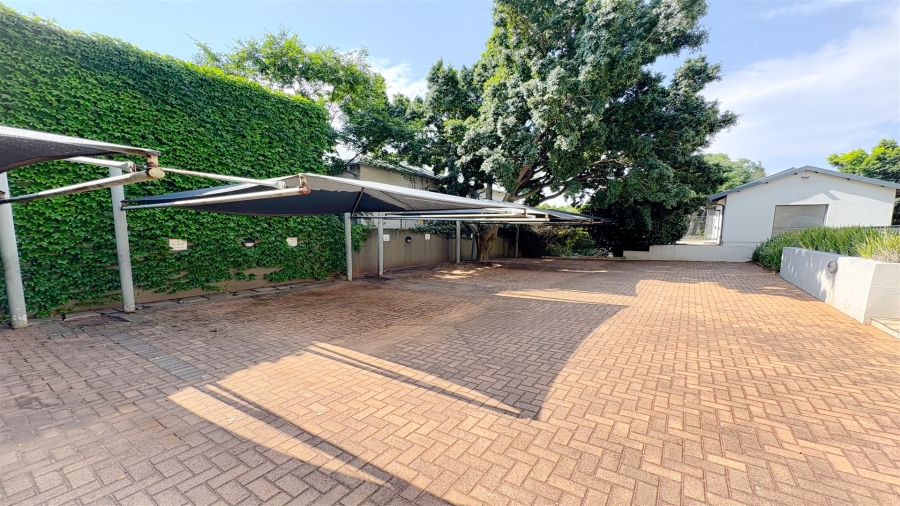 To Let commercial Property for Rent in Saxonwold Gauteng