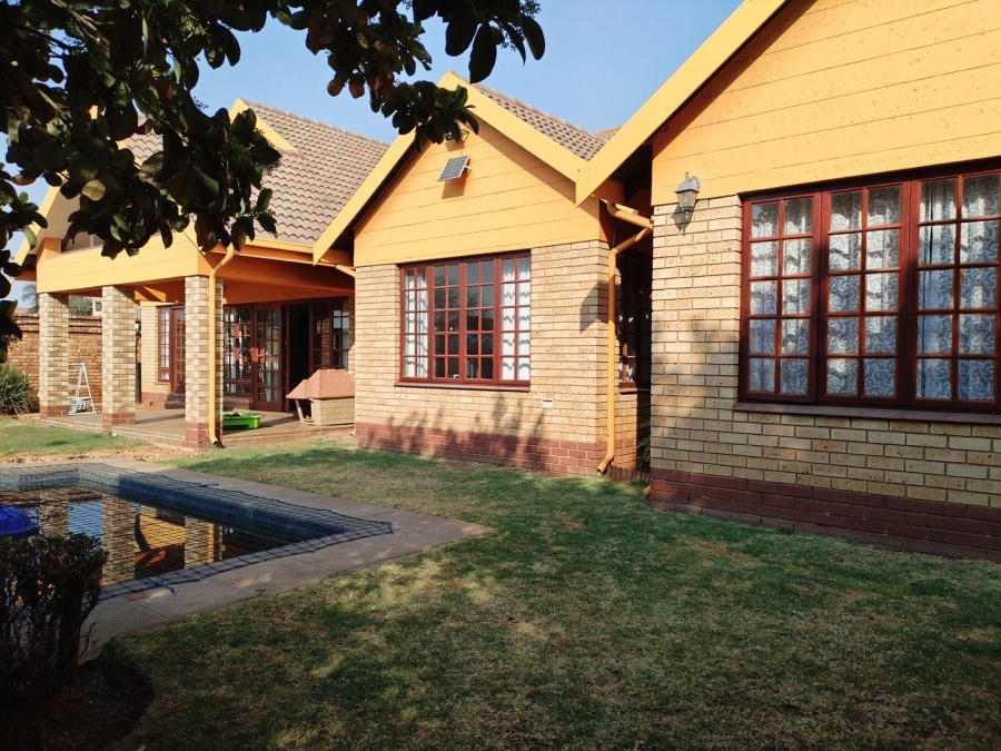 To Let 3 Bedroom Property for Rent in Dayanglen Gauteng