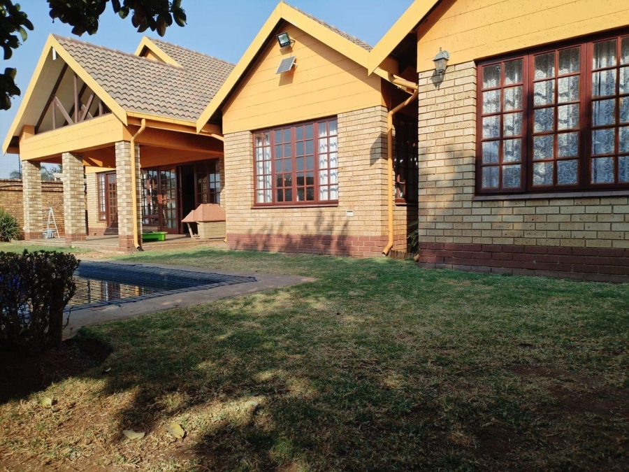 To Let 3 Bedroom Property for Rent in Dayanglen Gauteng