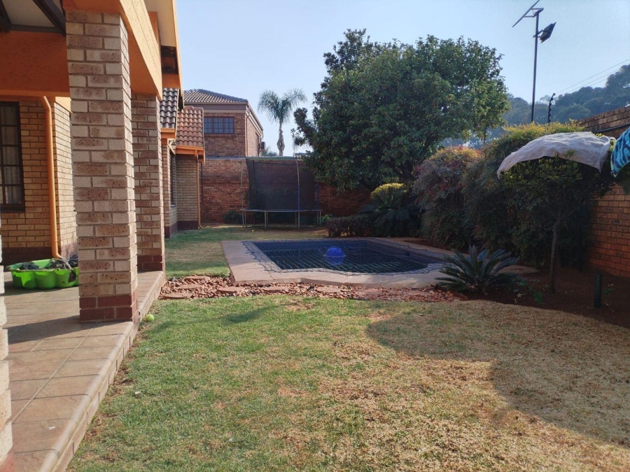 To Let 3 Bedroom Property for Rent in Dayanglen Gauteng