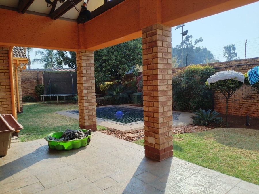 To Let 3 Bedroom Property for Rent in Dayanglen Gauteng