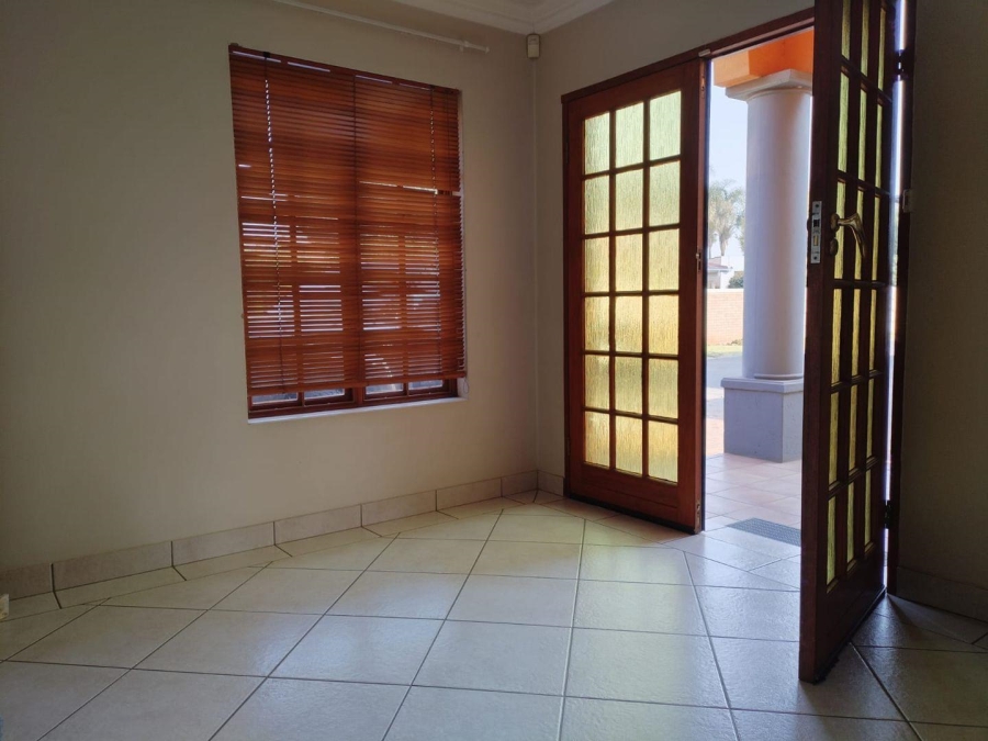 To Let 3 Bedroom Property for Rent in Dayanglen Gauteng