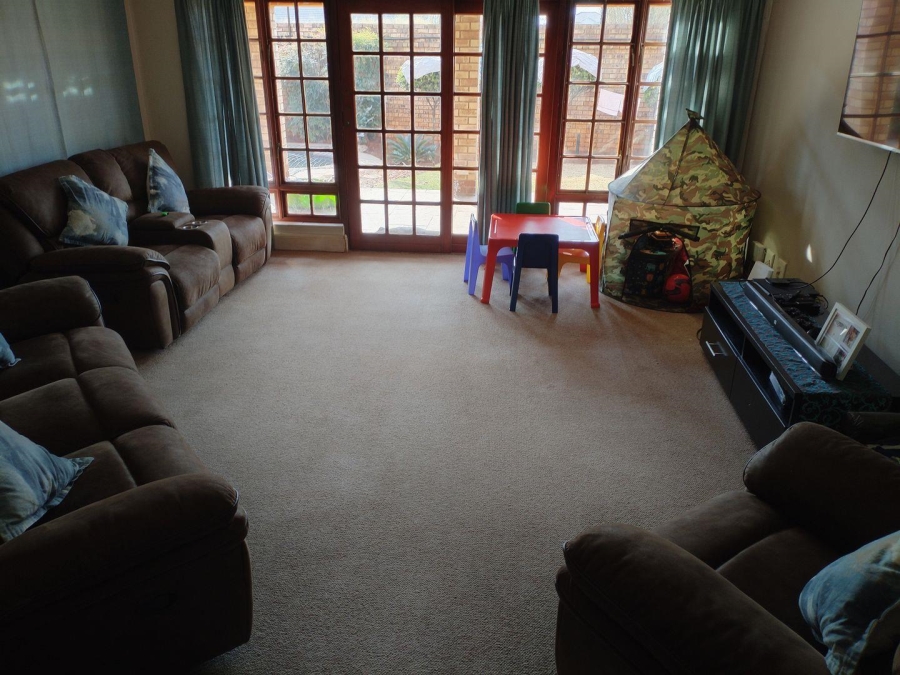 To Let 3 Bedroom Property for Rent in Dayanglen Gauteng