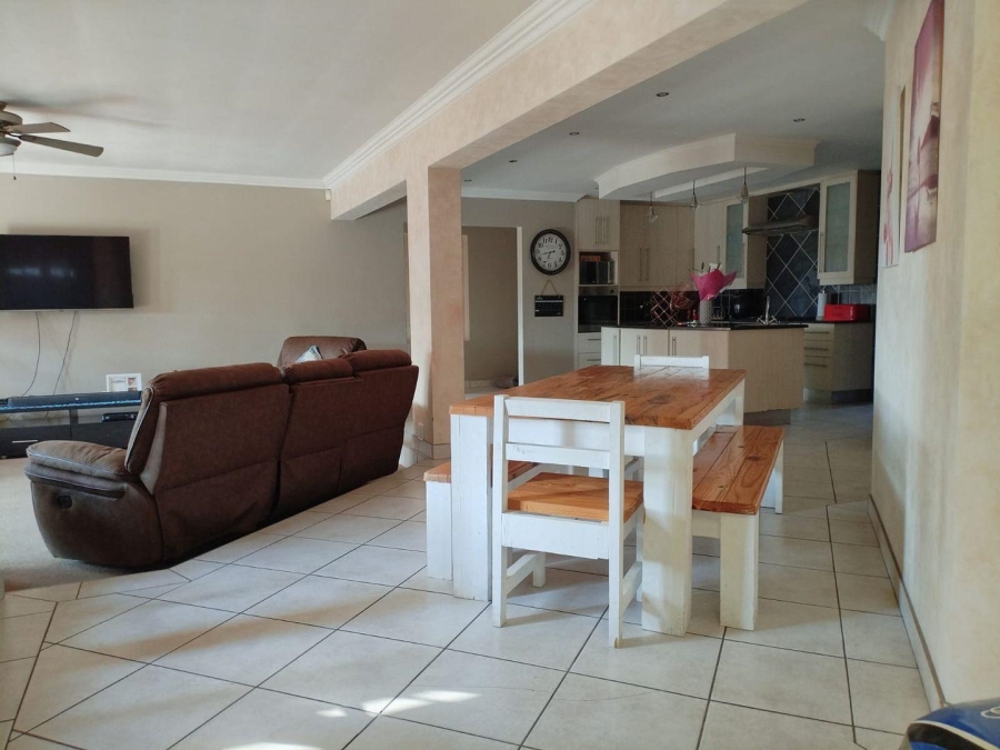 To Let 3 Bedroom Property for Rent in Dayanglen Gauteng