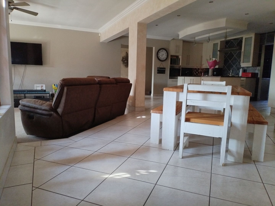 To Let 3 Bedroom Property for Rent in Dayanglen Gauteng