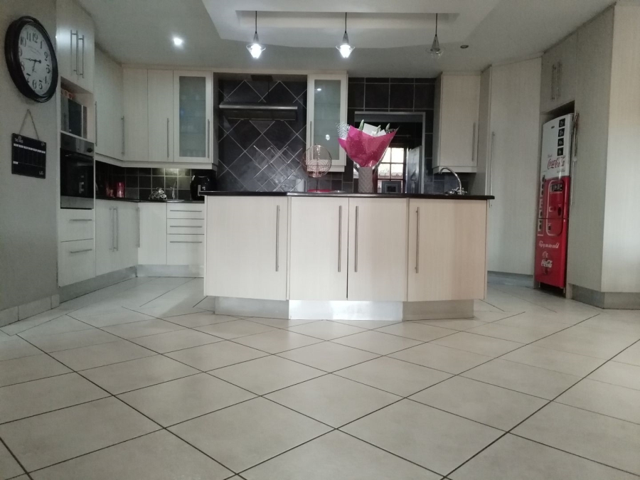 To Let 3 Bedroom Property for Rent in Dayanglen Gauteng