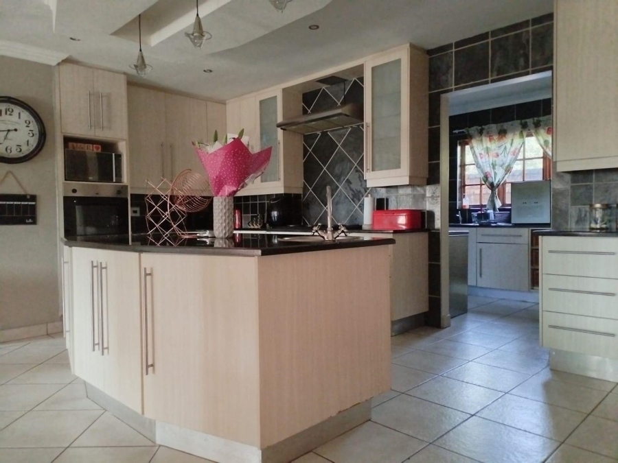 To Let 3 Bedroom Property for Rent in Dayanglen Gauteng