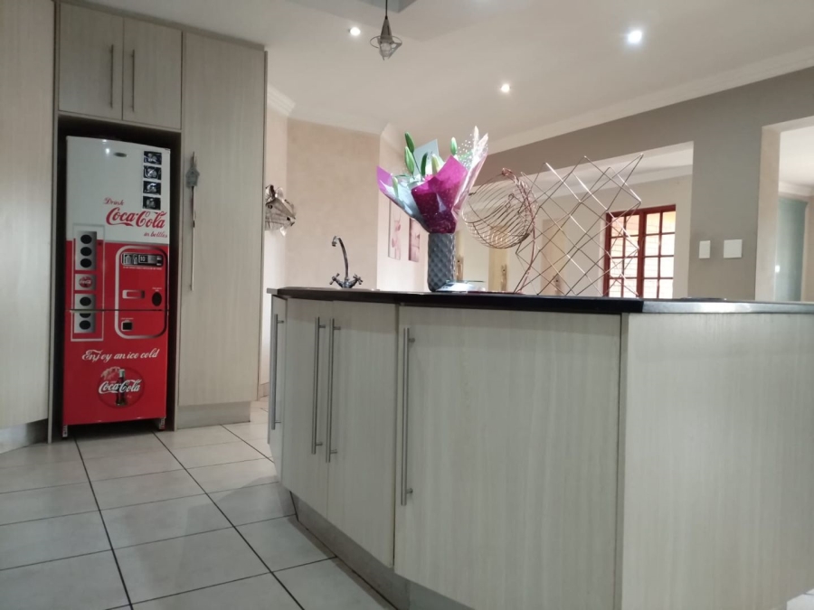 To Let 3 Bedroom Property for Rent in Dayanglen Gauteng