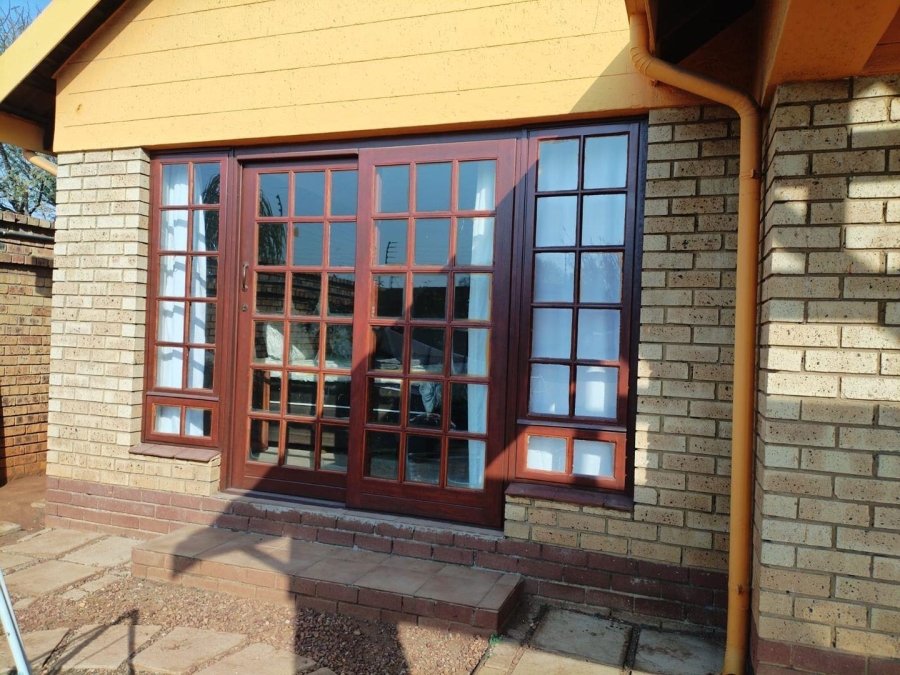 To Let 3 Bedroom Property for Rent in Dayanglen Gauteng