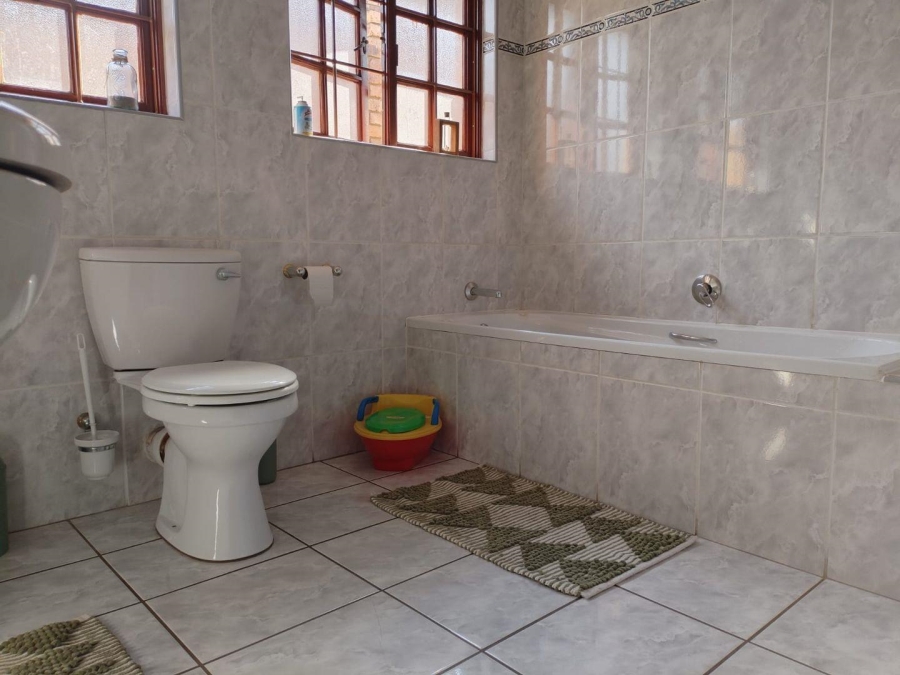 To Let 3 Bedroom Property for Rent in Dayanglen Gauteng