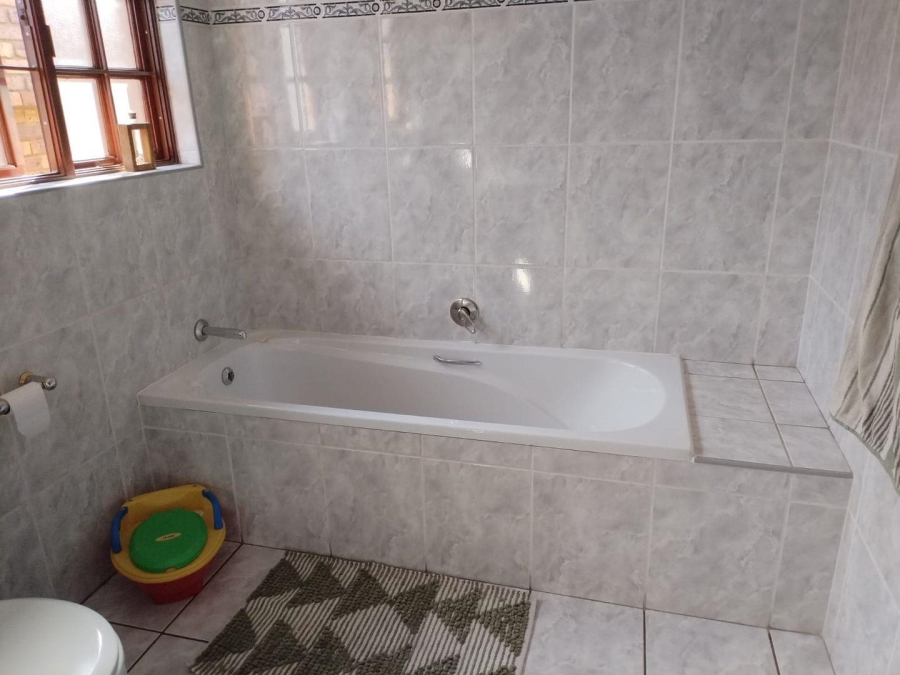 To Let 3 Bedroom Property for Rent in Dayanglen Gauteng