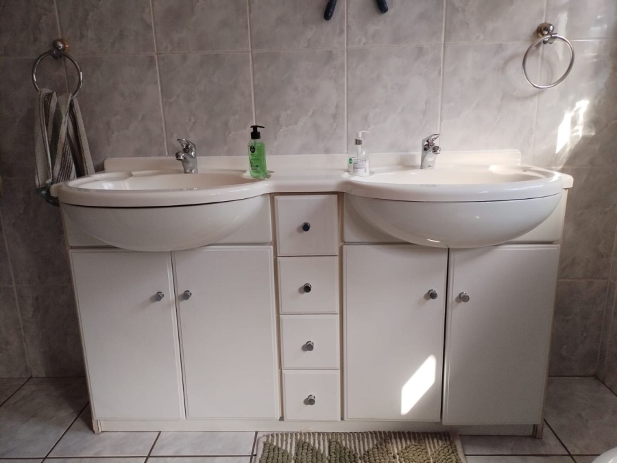 To Let 3 Bedroom Property for Rent in Dayanglen Gauteng