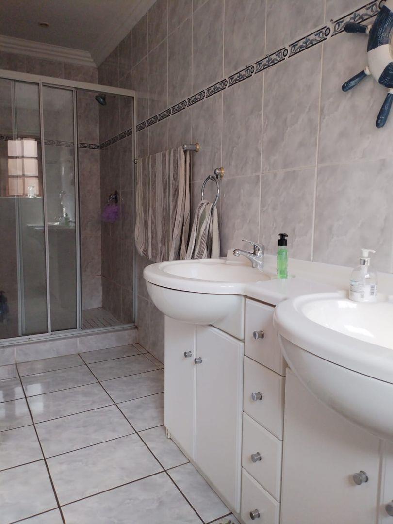 To Let 3 Bedroom Property for Rent in Dayanglen Gauteng
