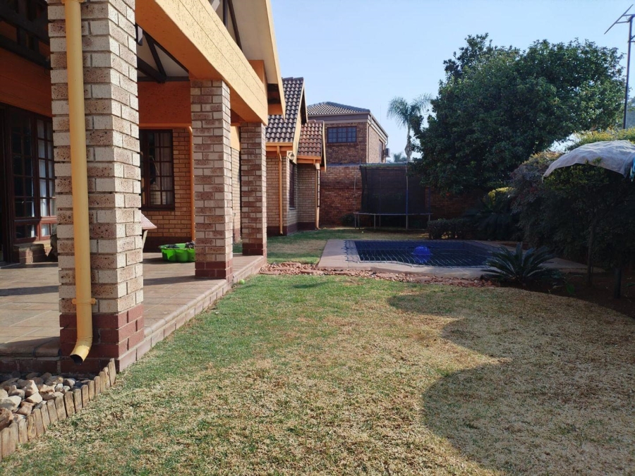 To Let 3 Bedroom Property for Rent in Dayanglen Gauteng