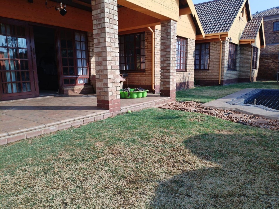 To Let 3 Bedroom Property for Rent in Dayanglen Gauteng