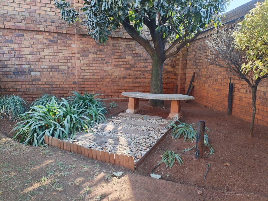 To Let 3 Bedroom Property for Rent in Dayanglen Gauteng