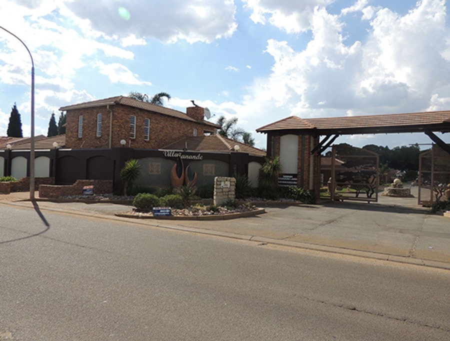 To Let 3 Bedroom Property for Rent in Dayanglen Gauteng
