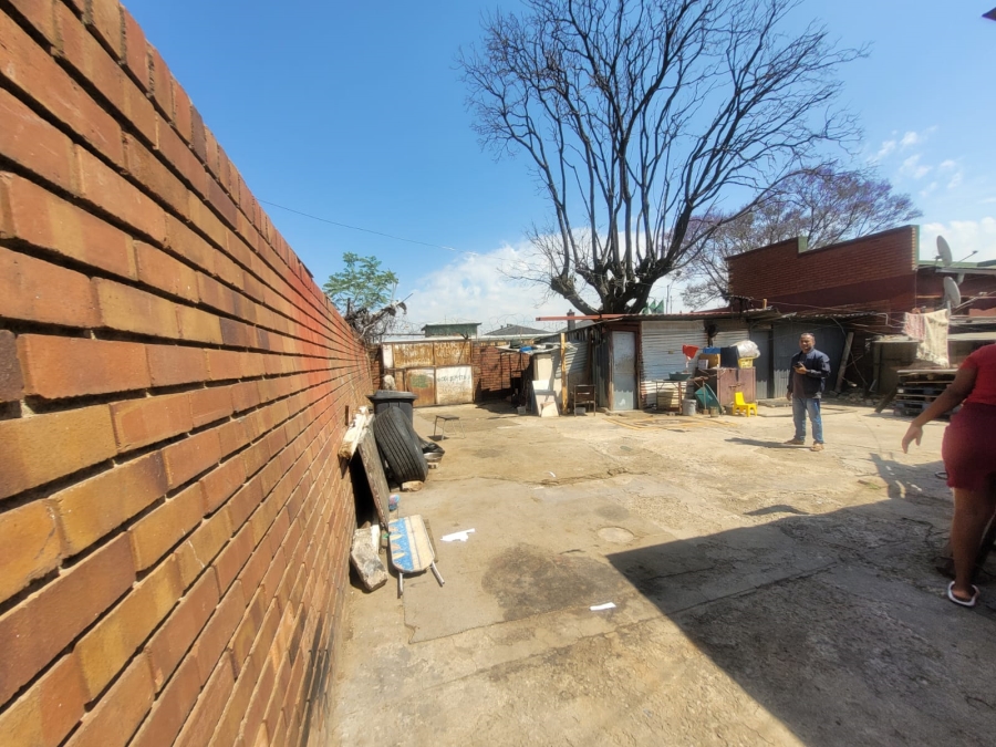 Commercial Property for Sale in Luipaardsvlei Gauteng