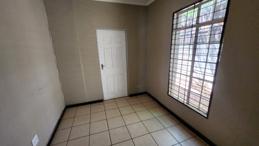 Commercial Property for Sale in Eldoraigne Gauteng