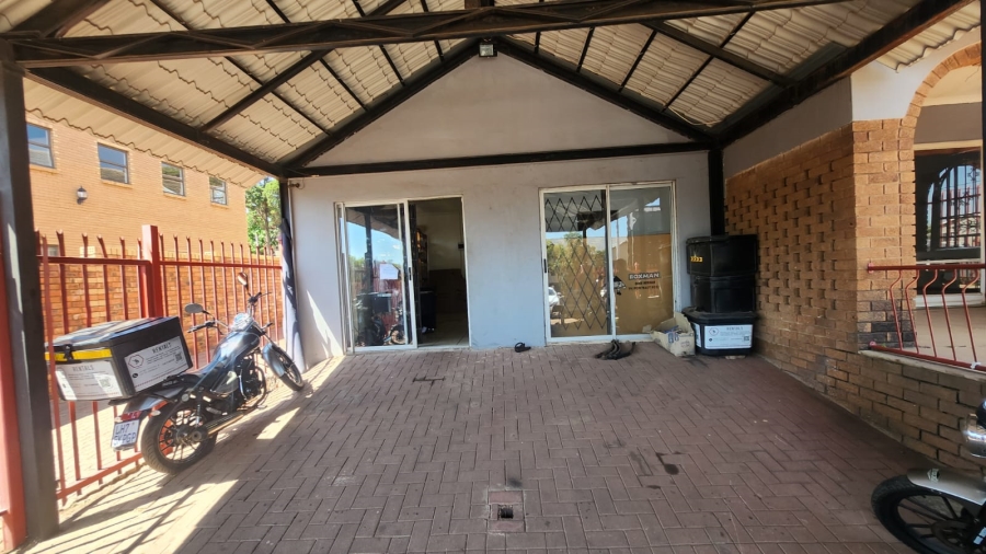 Commercial Property for Sale in Eldoraigne Gauteng