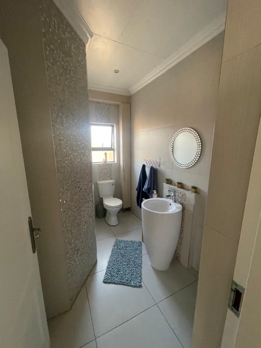 To Let 3 Bedroom Property for Rent in Raceview Gauteng