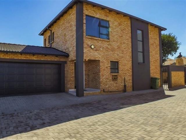 To Let 3 Bedroom Property for Rent in Raceview Gauteng