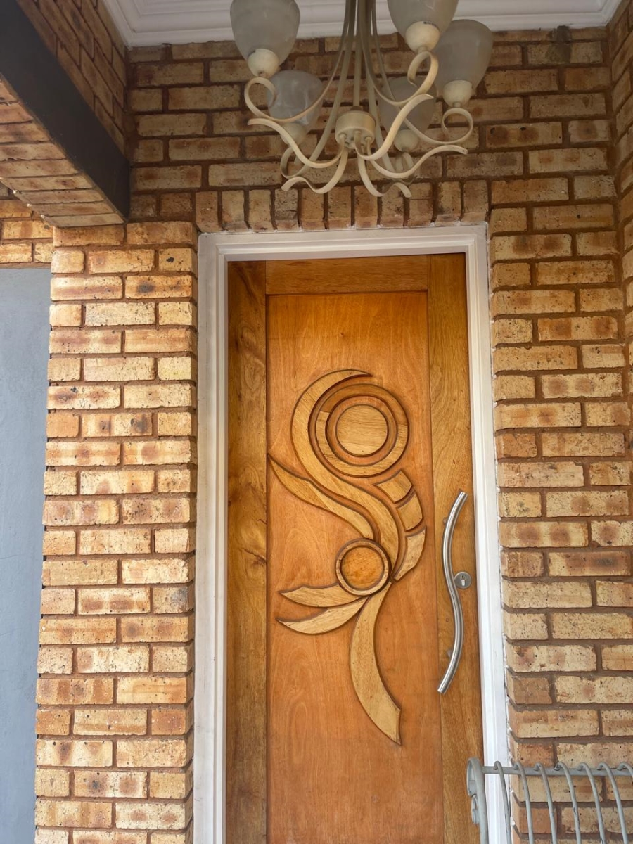 To Let 3 Bedroom Property for Rent in Raceview Gauteng