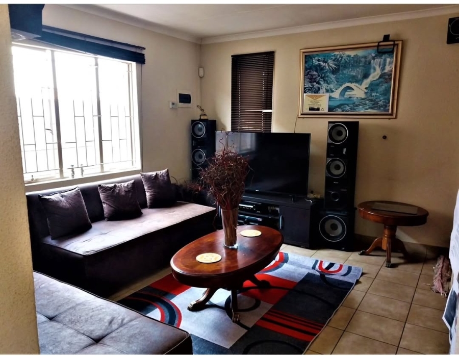 3 Bedroom Property for Sale in Albertsdal Gauteng