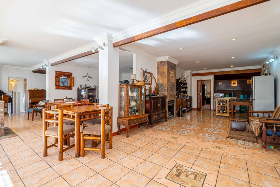10 Bedroom Property for Sale in Glen Austin Gauteng