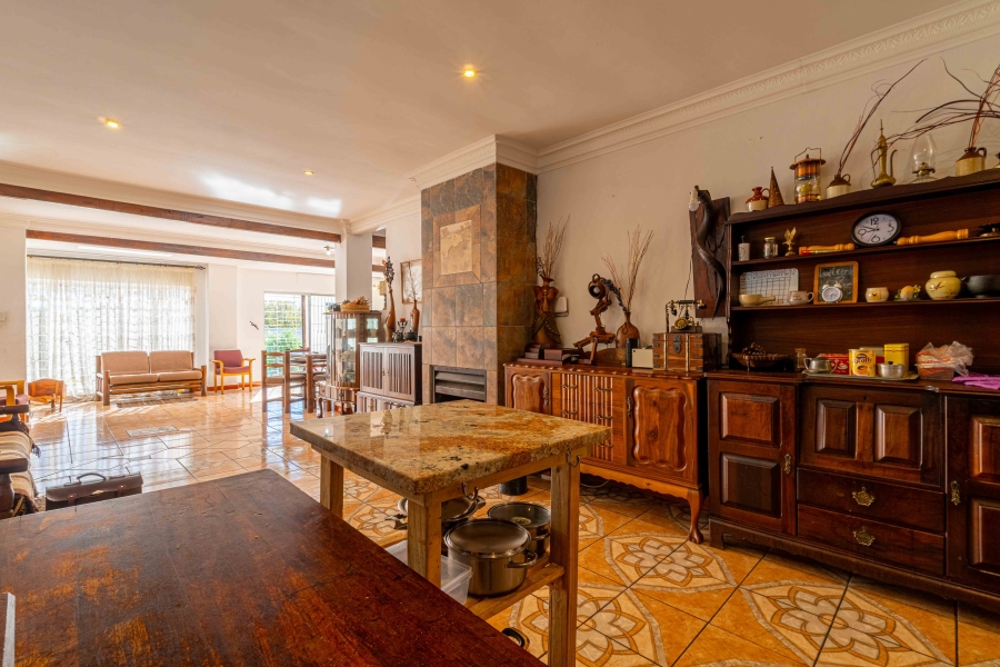 10 Bedroom Property for Sale in Glen Austin Gauteng