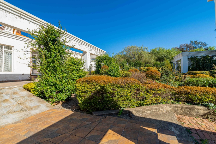 10 Bedroom Property for Sale in Glen Austin Gauteng