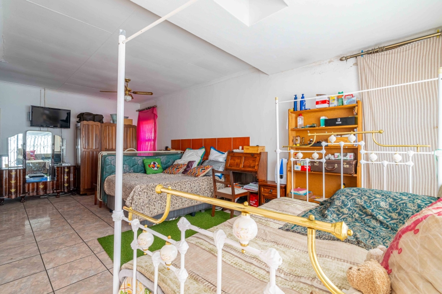 10 Bedroom Property for Sale in Glen Austin Gauteng