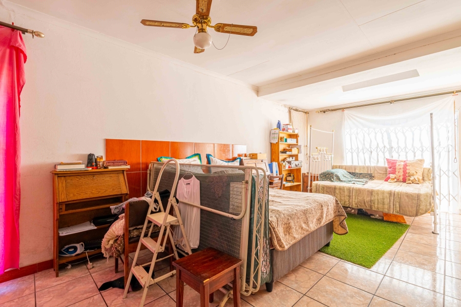 10 Bedroom Property for Sale in Glen Austin Gauteng
