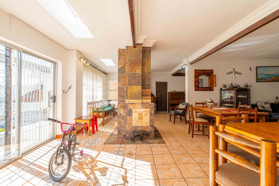 10 Bedroom Property for Sale in Glen Austin Gauteng