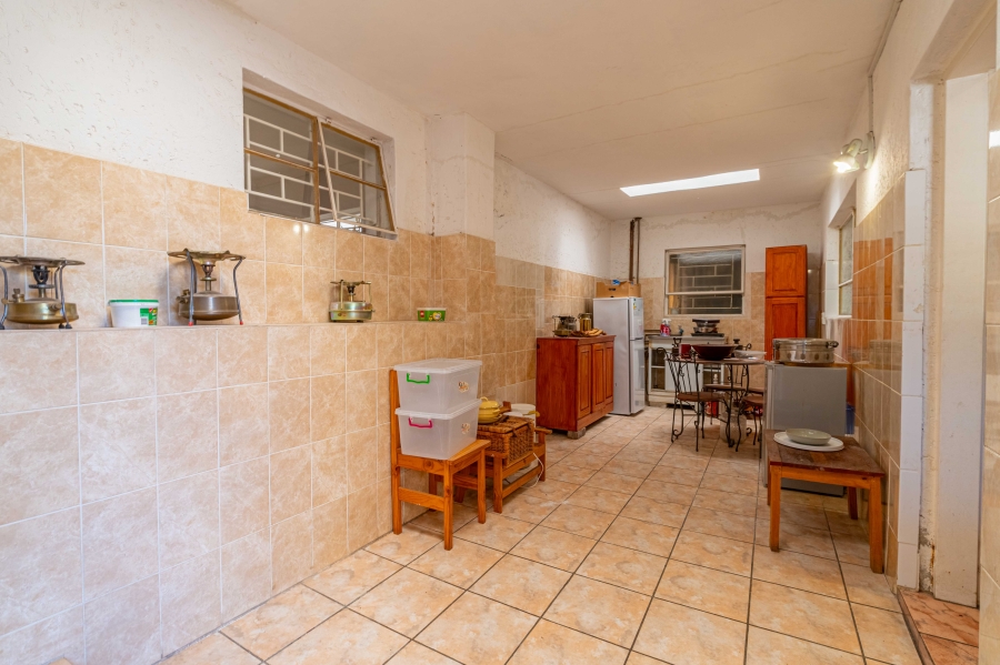 10 Bedroom Property for Sale in Glen Austin Gauteng