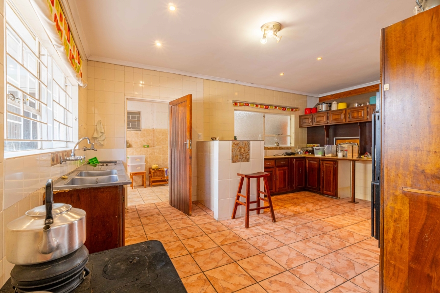 10 Bedroom Property for Sale in Glen Austin Gauteng