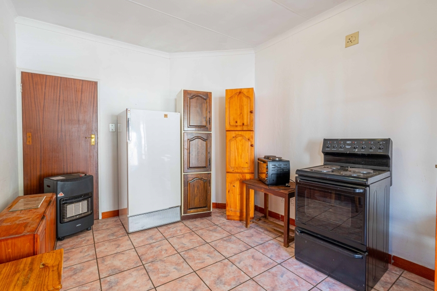 10 Bedroom Property for Sale in Glen Austin Gauteng