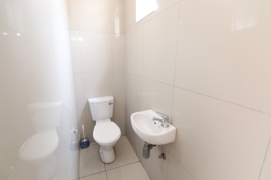To Let 1 Bedroom Property for Rent in Edleen Gauteng