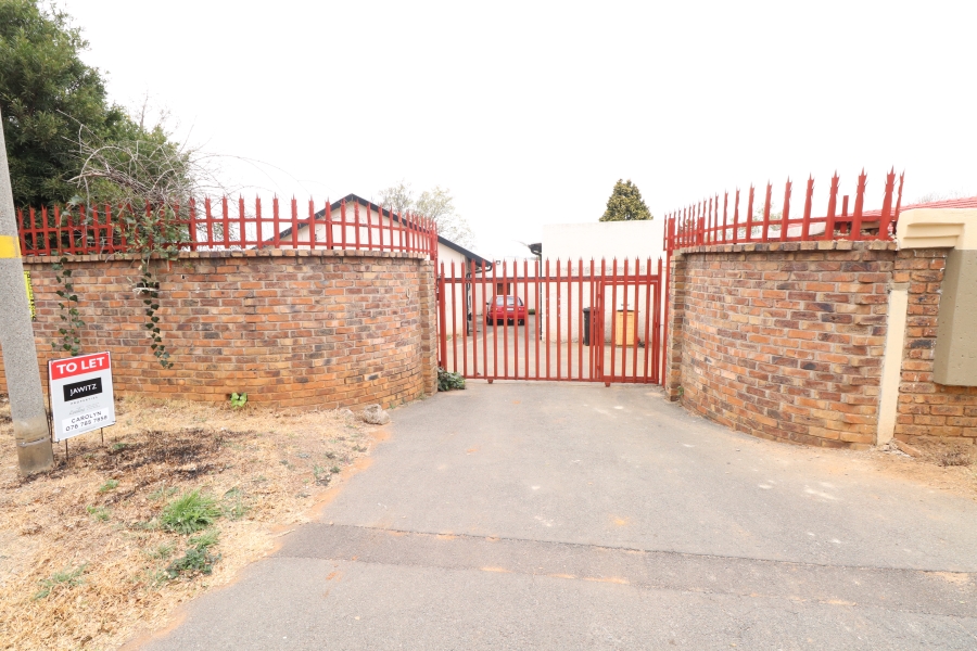 To Let 1 Bedroom Property for Rent in Edleen Gauteng