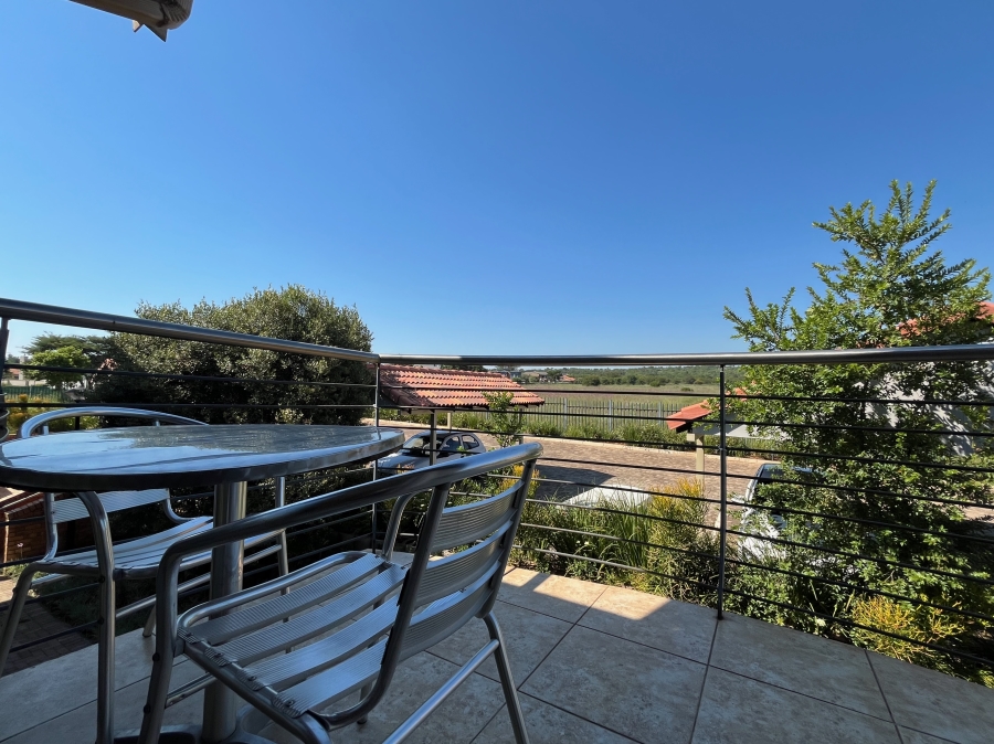 1 Bedroom Property for Sale in The Retreat Gauteng