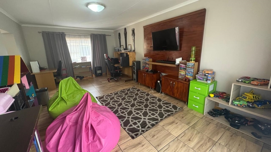 3 Bedroom Property for Sale in Bardene Gauteng