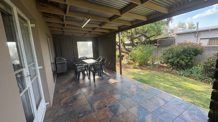 3 Bedroom Property for Sale in Bardene Gauteng