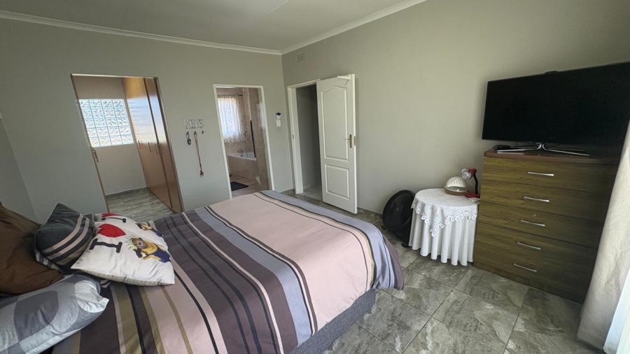 3 Bedroom Property for Sale in Bardene Gauteng