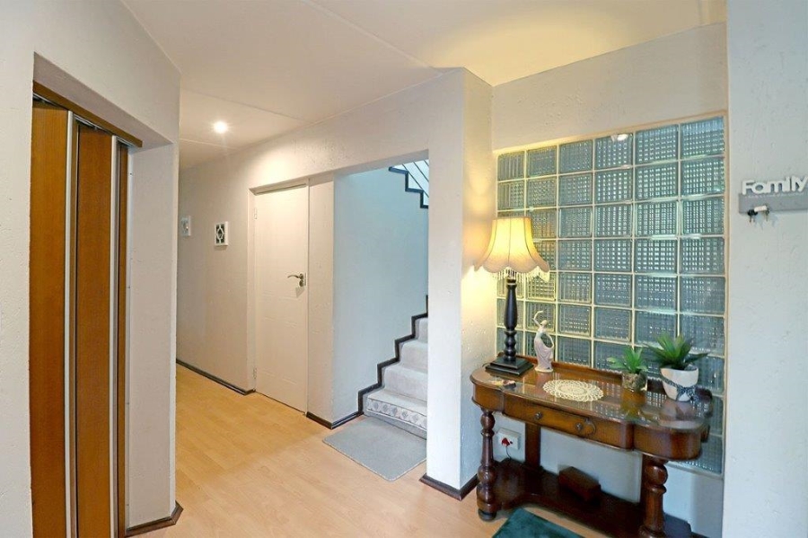 4 Bedroom Property for Sale in Dowerglen Ext 4 Gauteng