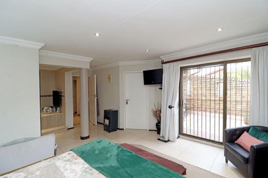 4 Bedroom Property for Sale in Dowerglen Ext 4 Gauteng