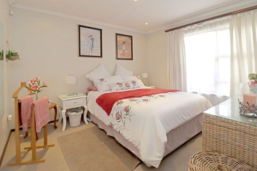 4 Bedroom Property for Sale in Dowerglen Ext 4 Gauteng